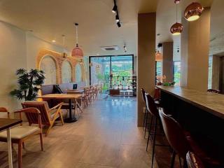 khối nhà  1 trệt 3 lầu + sân thượng 1100m2
