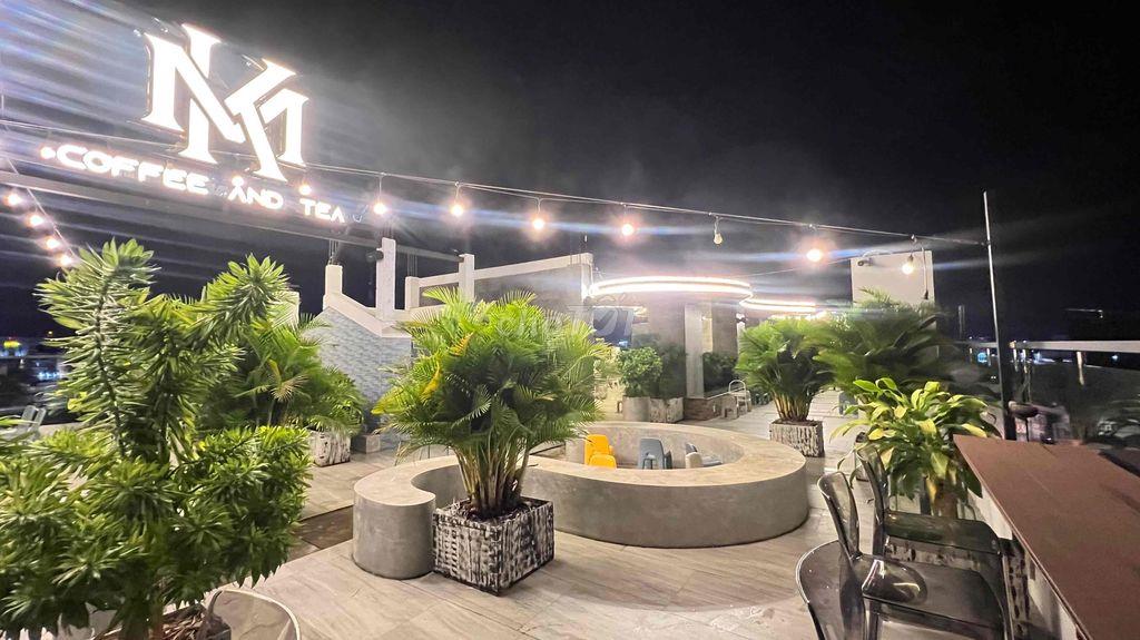 khối nhà  1 trệt 3 lầu + sân thượng 1100m2