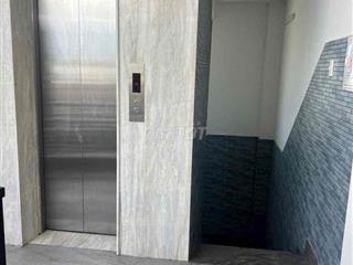 Khối nhà 1 trệt 2 lầu + sân thượng 1100m2