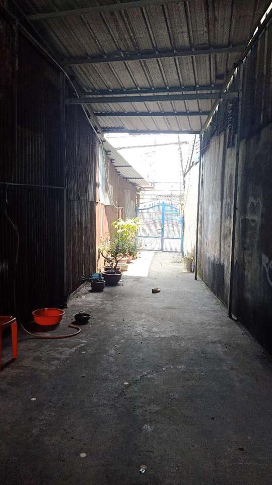 mặt tiền ql 1A. lối vào 2m