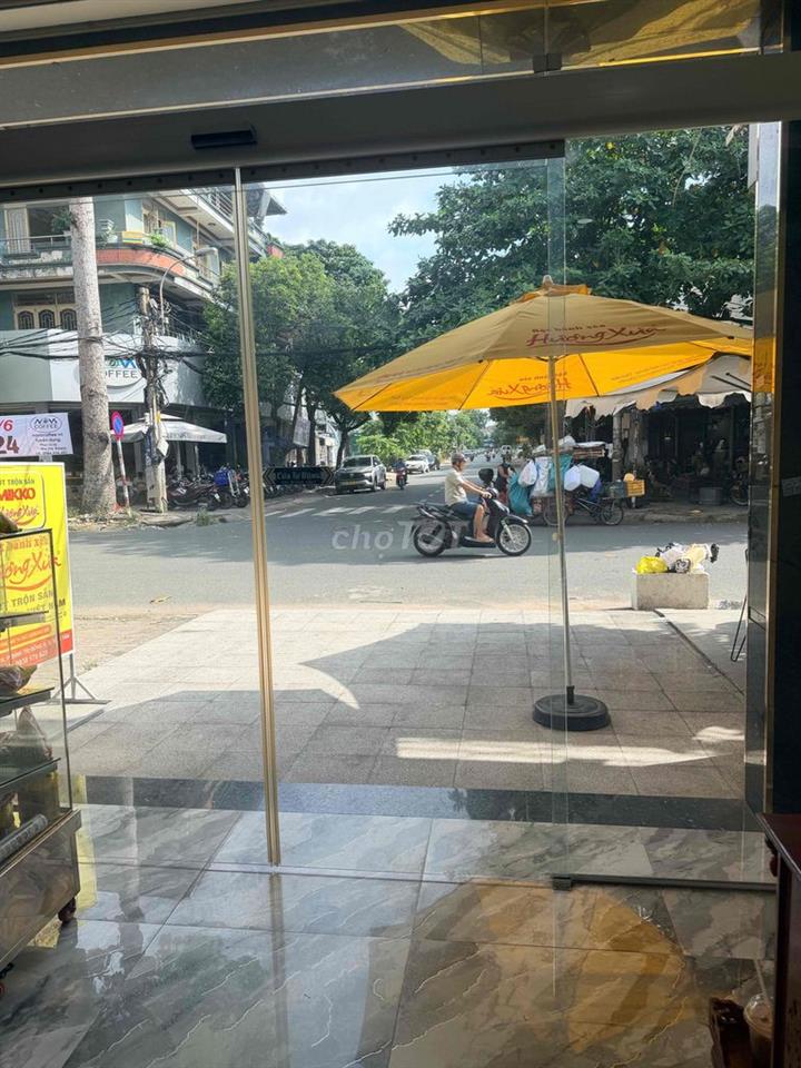 cho thuê vỉa hè bán cf hoặc thức ăn mang đi