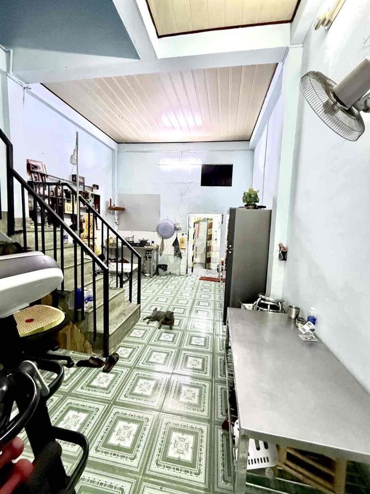 Kẹt tiền bán nhà hẻm 200 Gò Dầu, DT 82m2 (4.2x20m) 2 tầng. Chỉ 5.7 tỷ