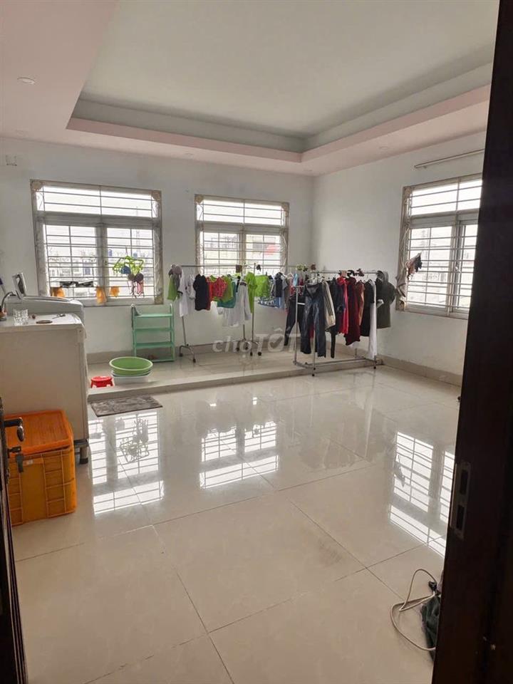BÁN GẤP BIỆT THỰ 2500m2 DTSD CỔ ĐIỂN SÂN VƯỜN QUẬN 12