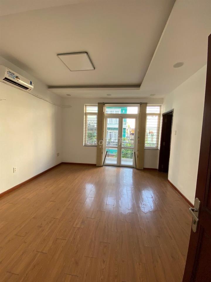 Cho thuê biệt thự 8X20 đường Phổ Quang, Phường 2 Tân Bình