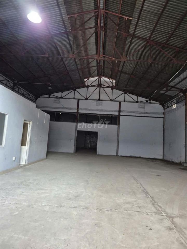 Cho thuê MBKD/Kho xưởng 15X37 555m2 ngay Aeon Mall Tân Phú.