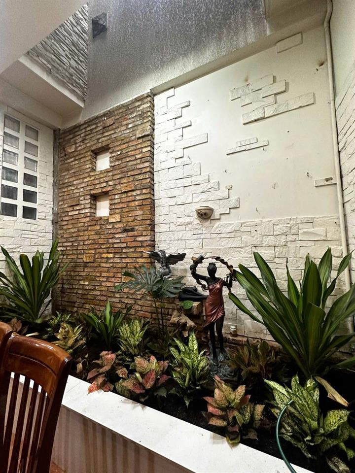 Cho thuê nhà biệt thự 8X20 ngay vòng dân chủ Cách Mạng Tháng 8 Quận 10