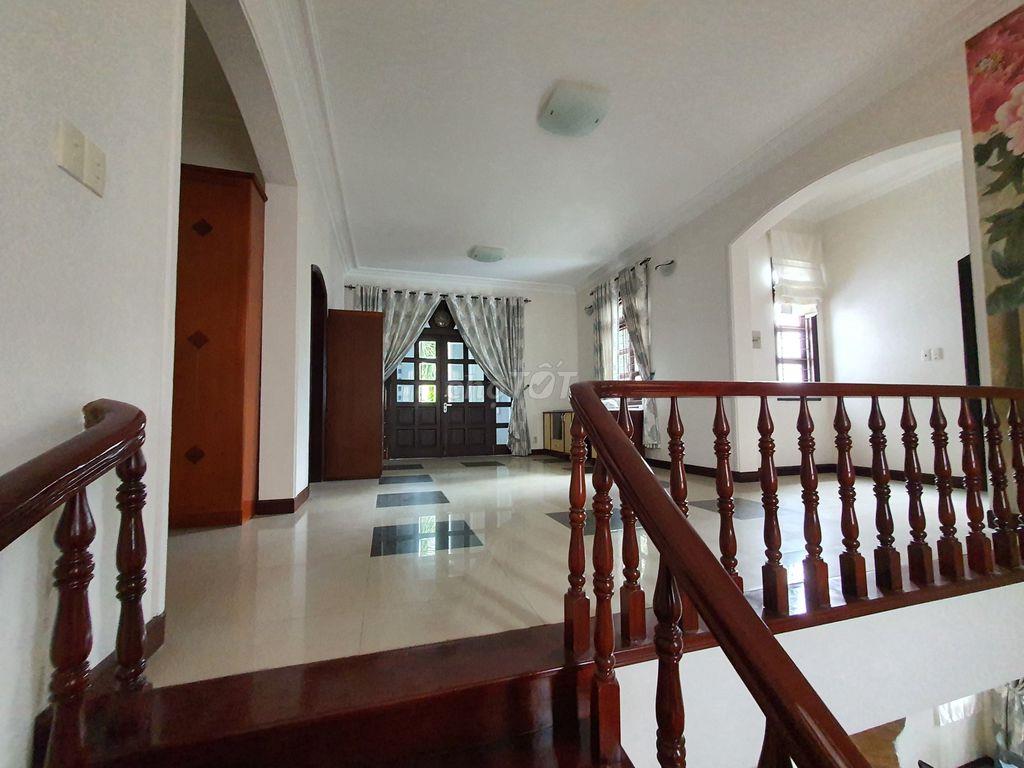 Cho thuê biệt thự sân vườn có nt 20X21 đường Bành Văn Trân Tân Bình
