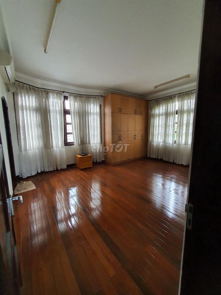Cho thuê biệt thự sân vườn có nt 20X21 đường Bành Văn Trân Tân Bình