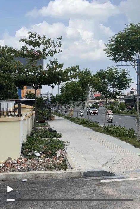 Cho thuê mặt bằng 2000m2 4360m2 109X40  đường Trường Chinh, Q.Tân Bình