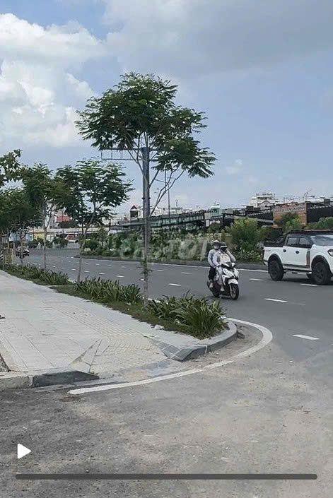 Cho thuê mặt bằng 2000m2 4360m2 109X40  đường Trường Chinh, Q.Tân Bình