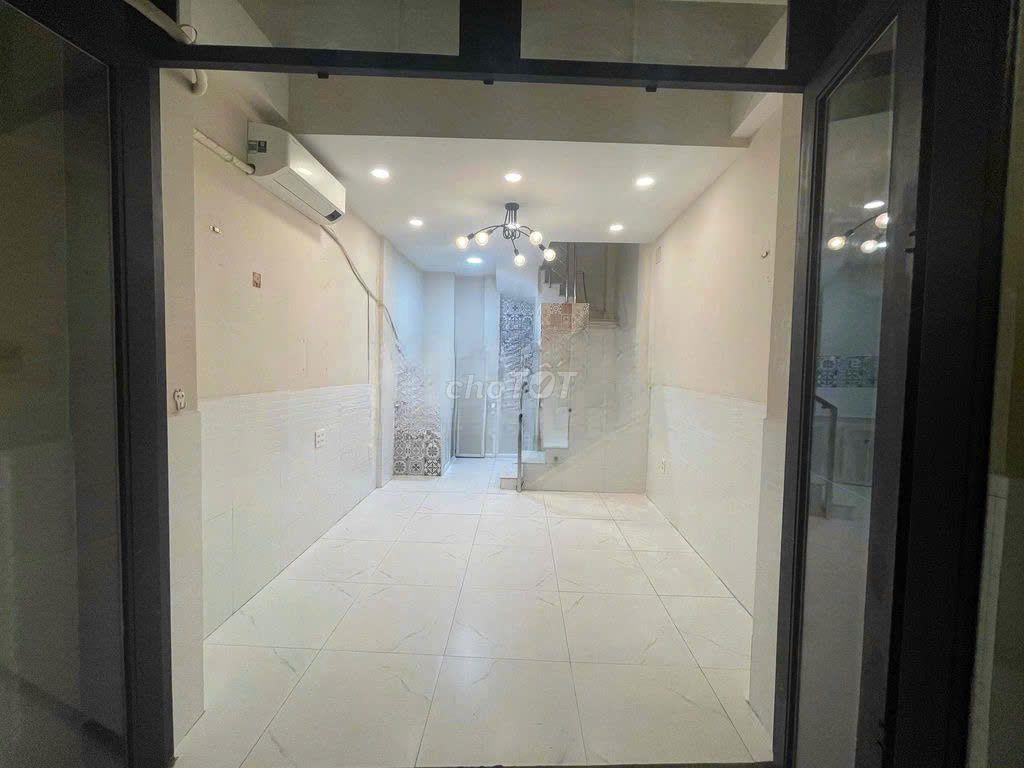 Cho thuê nhà 3pn 4wc 11,5tr đường Đoàn Văn Bơ, P.13, Q.4