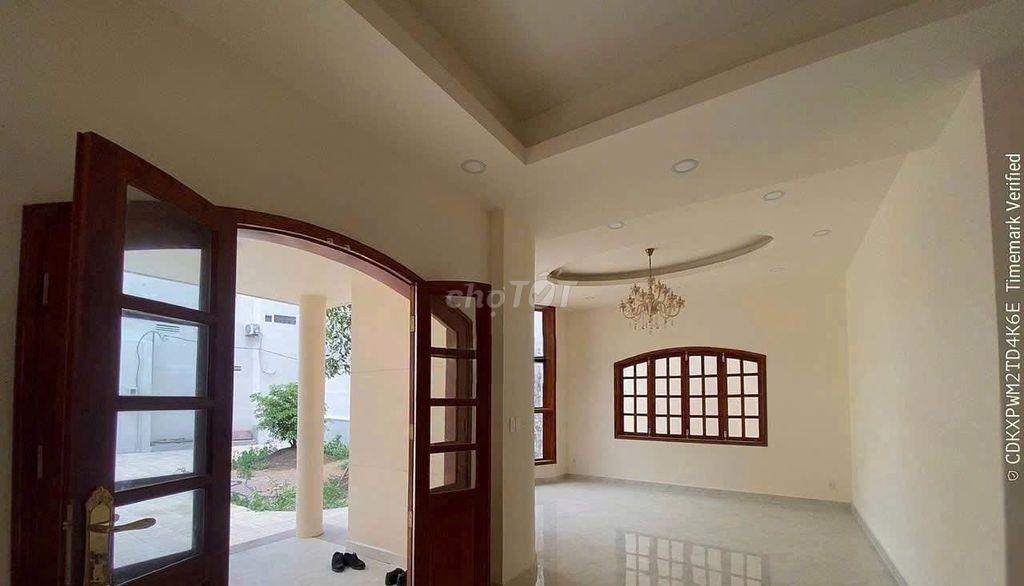 Cho thuê nhà 7x20 3 lầu đường Sư Vạn Hạnh Q.10