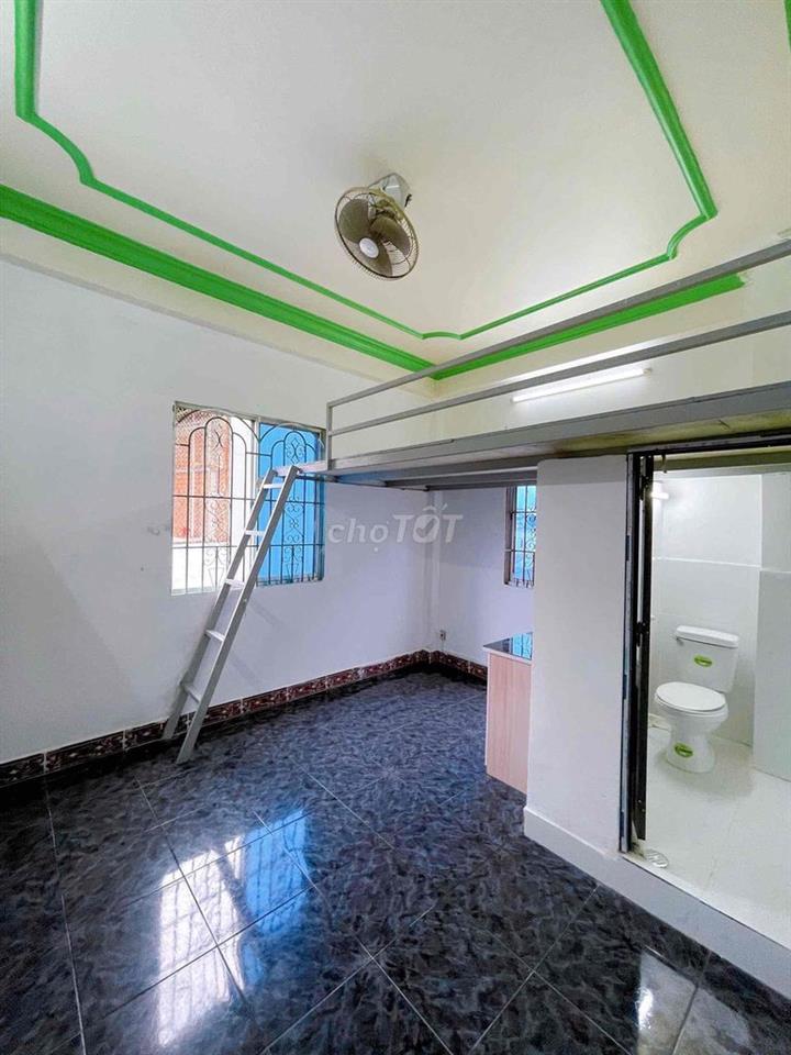Gần Đh Mở  Gần Công viên Phú Lâm- Phòng 2 cửa sổ trời thoáng