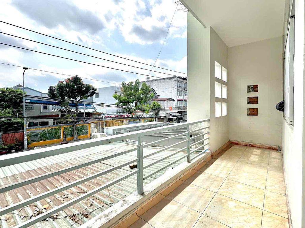 Chân Cầu Hậu Giang - Quận 6 - Phòng mới giá 3x - Phòng Mới