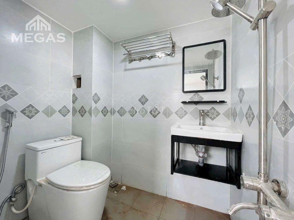 NHÀ MỚI XÂY, CÓ THANG MÁY, FULL NỘI THẤT, BÃI XE RỘNG, RA VÀO 24/24