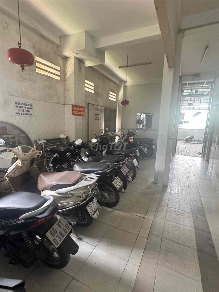 Phòng trệt, máy lạnh, gác cao!