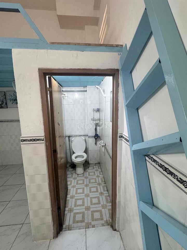 Phòng trệt, máy lạnh, gác cao!