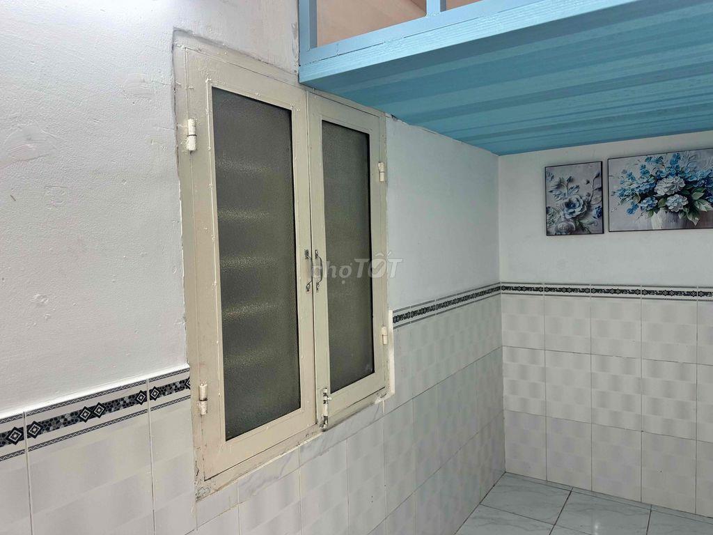Phòng trệt, máy lạnh, gác cao!