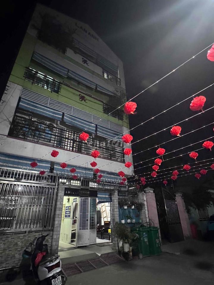 Phòng trệt, máy lạnh, gác cao!