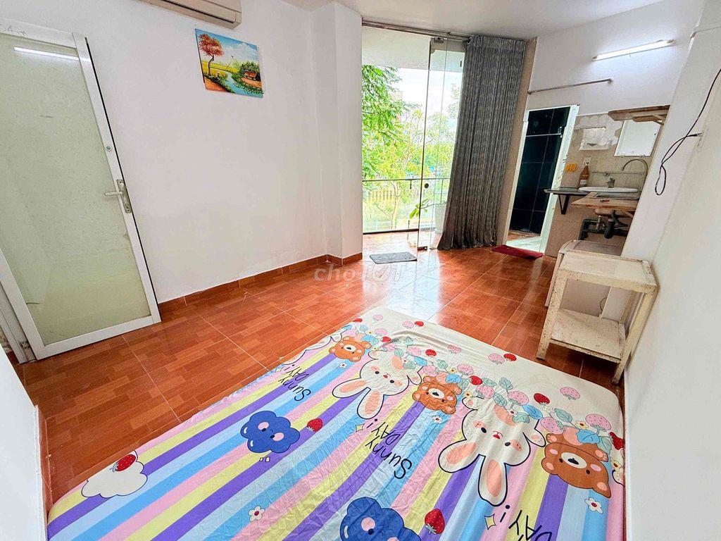 PHÒNG CHO THUÊ VIEW BỜ KÈ BAN CÔNG NT CĂN BẢN KO CHUNG CHỦ