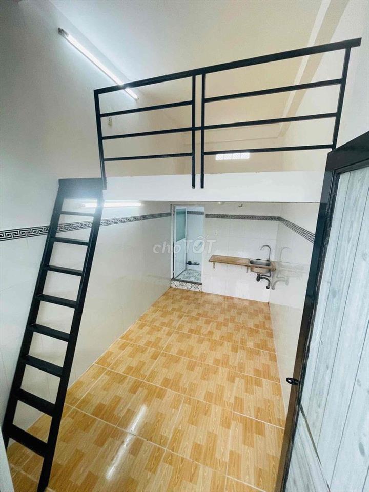 Phòng gần ngã 4 xã bếp wc cửa sổ máy lạnh giờ tụe do