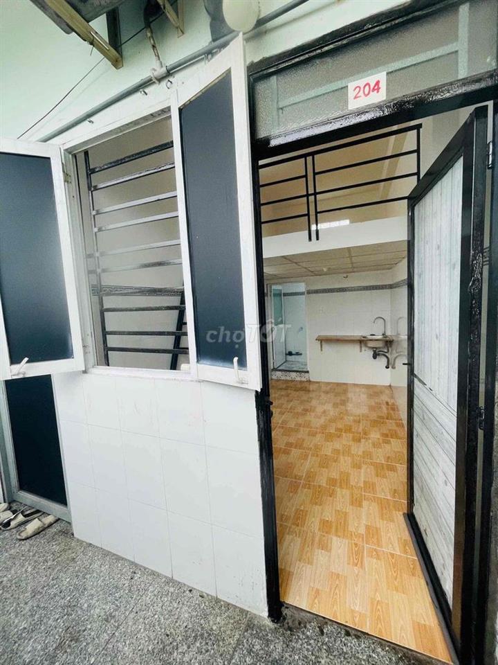 Phòng gần ngã 4 xã bếp wc cửa sổ máy lạnh giờ tụe do