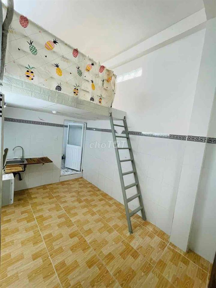 Phòng gần ngã 4 xã bếp wc cửa sổ máy lạnh giờ tụe do
