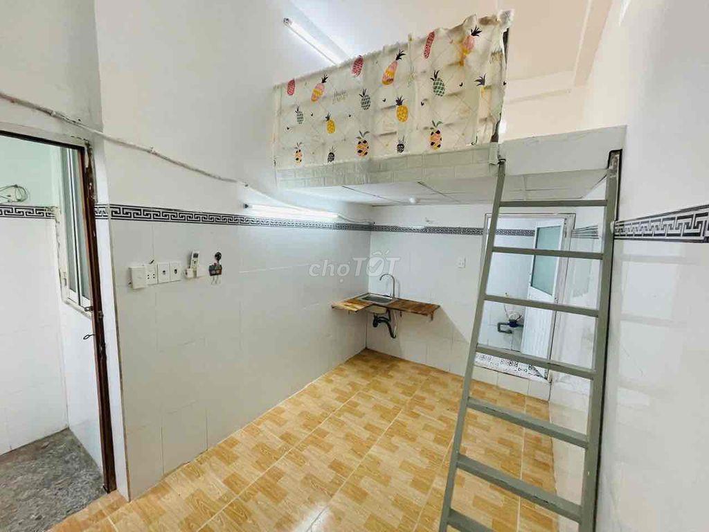 Phòng gần ngã 4 xã bếp wc cửa sổ máy lạnh giờ tụe do