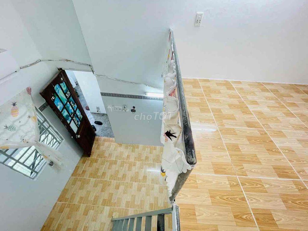 Phòng gần ngã 4 xã bếp wc cửa sổ máy lạnh giờ tụe do