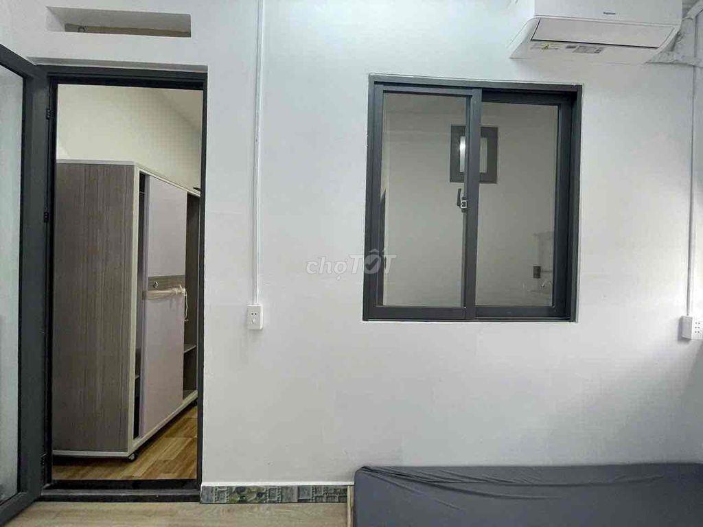 TRỐNG STUDIO TÁCH BẾP KẾ BÊN AEON PHÚ GIÁ RẺ PHÒNG THẬT CỬA SỔ THOÁG