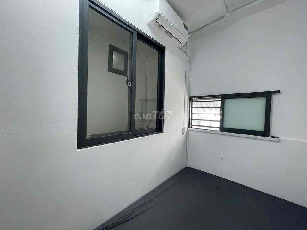 TRỐNG STUDIO TÁCH BẾP KẾ BÊN AEON PHÚ GIÁ RẺ PHÒNG THẬT CỬA SỔ THOÁG