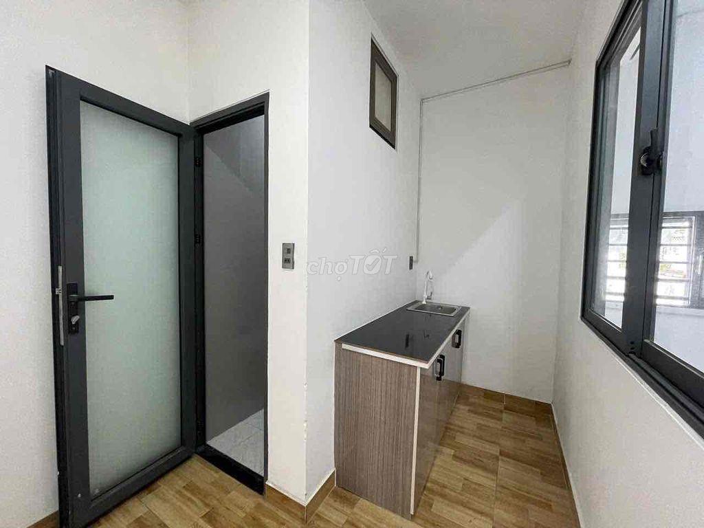 TRỐNG STUDIO TÁCH BẾP KẾ BÊN AEON PHÚ GIÁ RẺ PHÒNG THẬT CỬA SỔ THOÁG