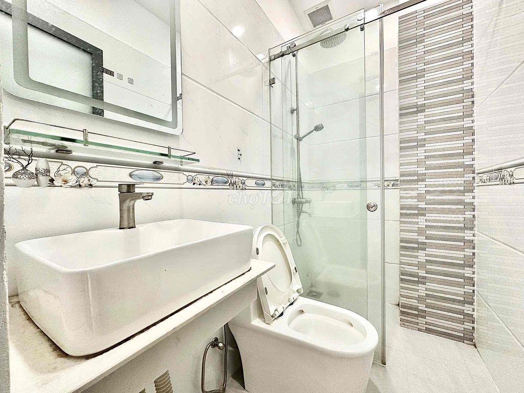 PHÒNG BAN CÔNG CỬA KÍNH MÁY LẠNH GẦN DH CÔNG THƯƠNG
