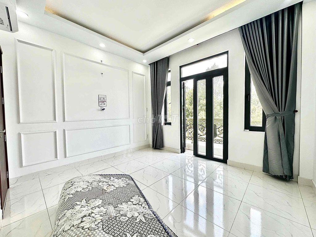 PHÒNG BAN CÔNG CỬA KÍNH MÁY LẠNH GẦN DH CÔNG THƯƠNG