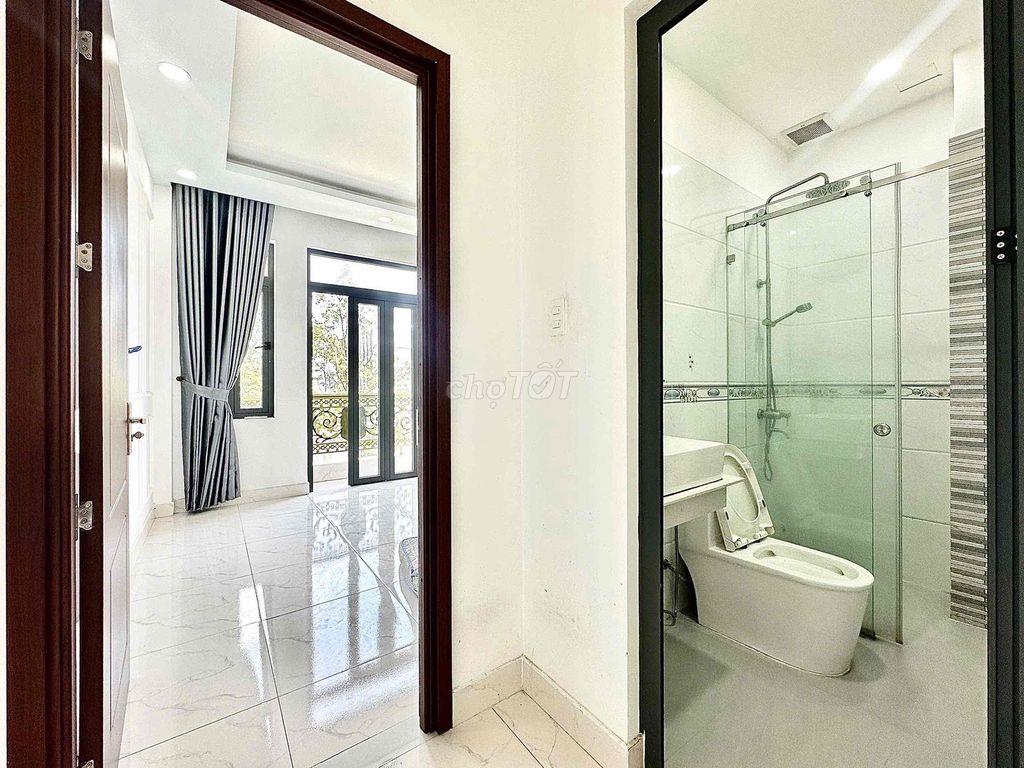 PHÒNG BAN CÔNG CỬA KÍNH MÁY LẠNH GẦN DH CÔNG THƯƠNG