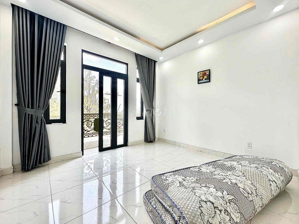 PHÒNG BAN CÔNG CỬA KÍNH MÁY LẠNH GẦN DH CÔNG THƯƠNG