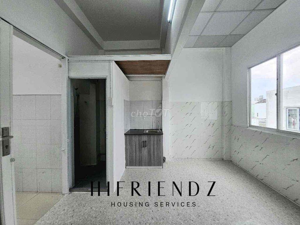 PHÒNG STUDIO CỬA SỔ TRỜI SẴN NỘI THẤT GẦN ĐẦM SEN