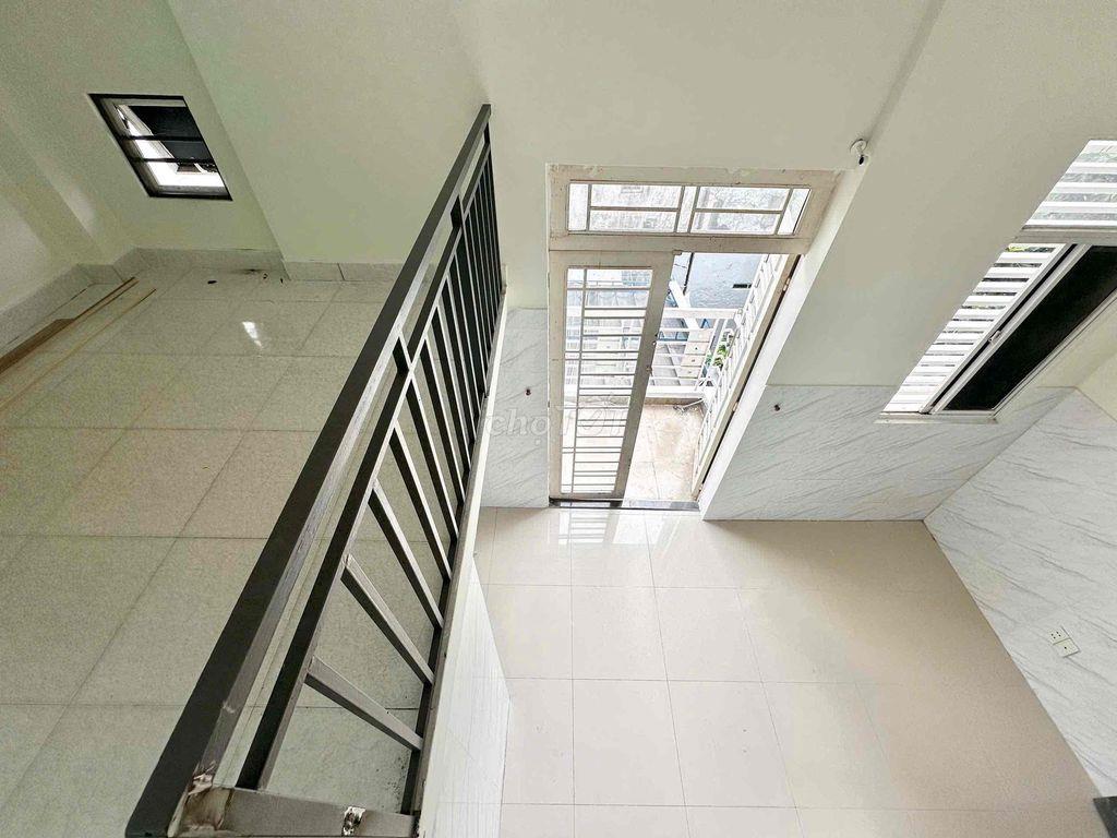🍀TRỐNG LẠI 1 PHÒNG BAN CÔNG RIÊNG BIỆT GẦN VỚI CHỢ TÂN HƯƠNG