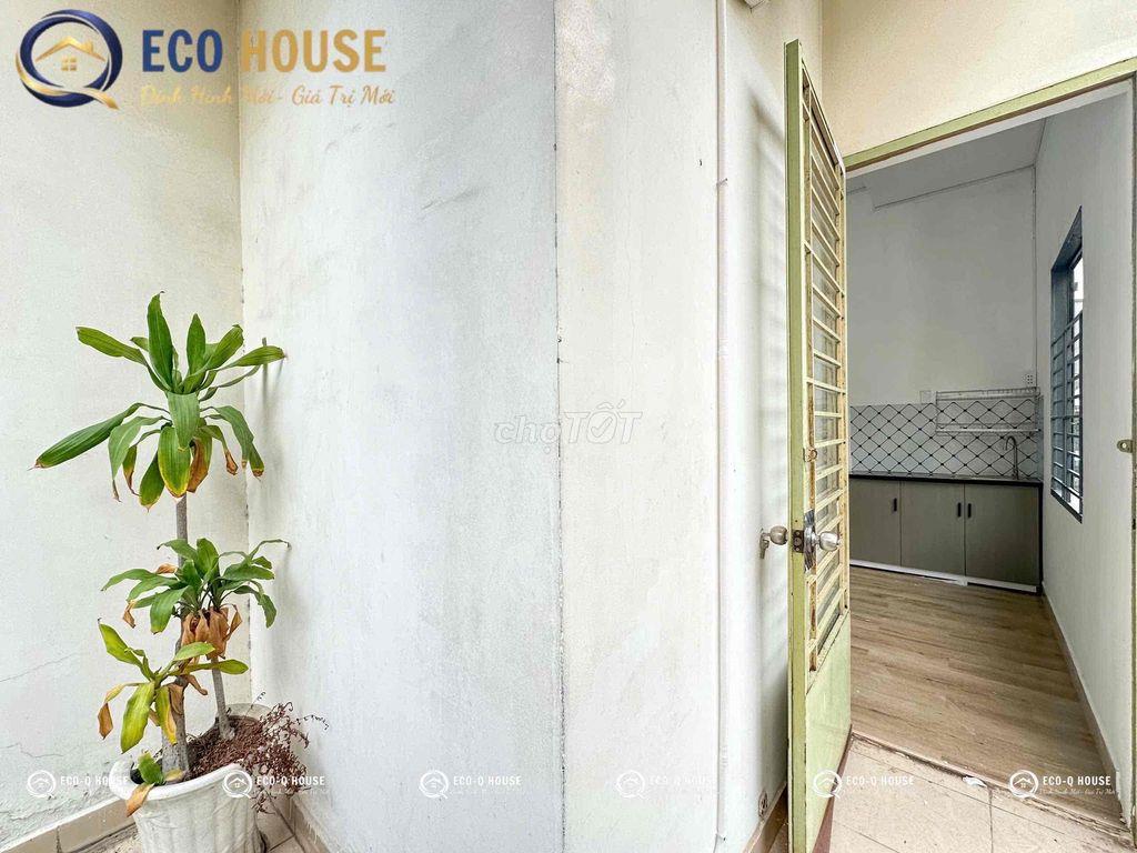 STUDIO BAN CÔNG RIÊNG GIÁ RẺ NẰM SÁT ĐẦM SEN, QUA ĐH VĂN HIẾN CHỈ 7P