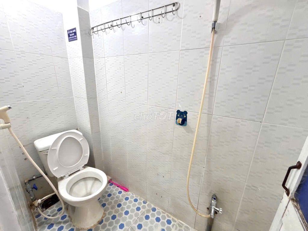 NHÀ NGUYÊN CĂN 1 TRỆT 2 LẦU - 2 BAN CÔNG - 2 NVS