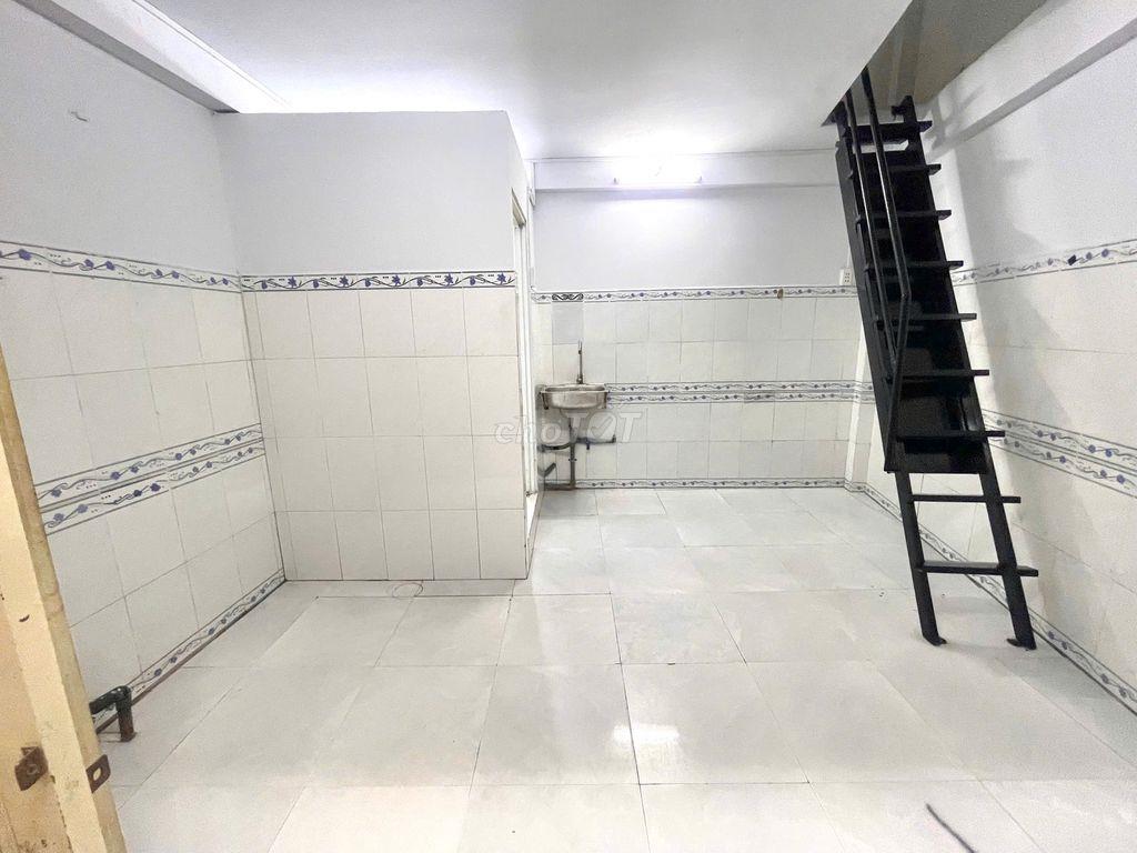 NHÀ NGUYÊN CĂN 1 TRỆT 2 LẦU - 2 BAN CÔNG - 2 NVS