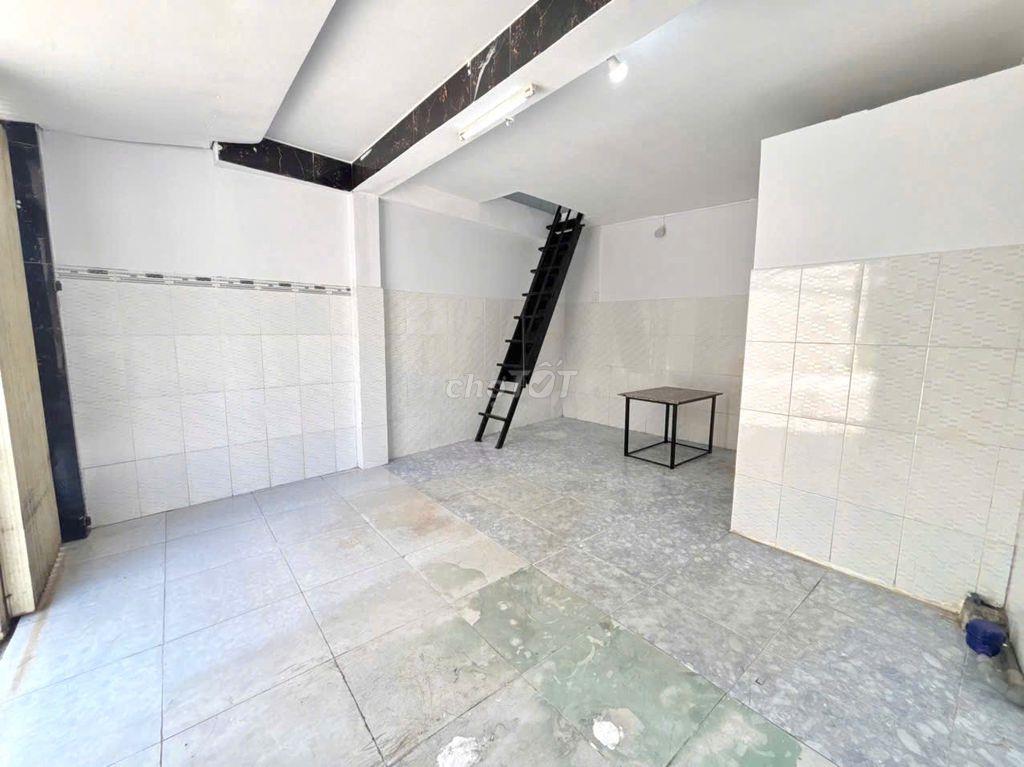 NHÀ NGUYÊN CĂN 1 TRỆT 2 LẦU - 2 BAN CÔNG - 2 NVS