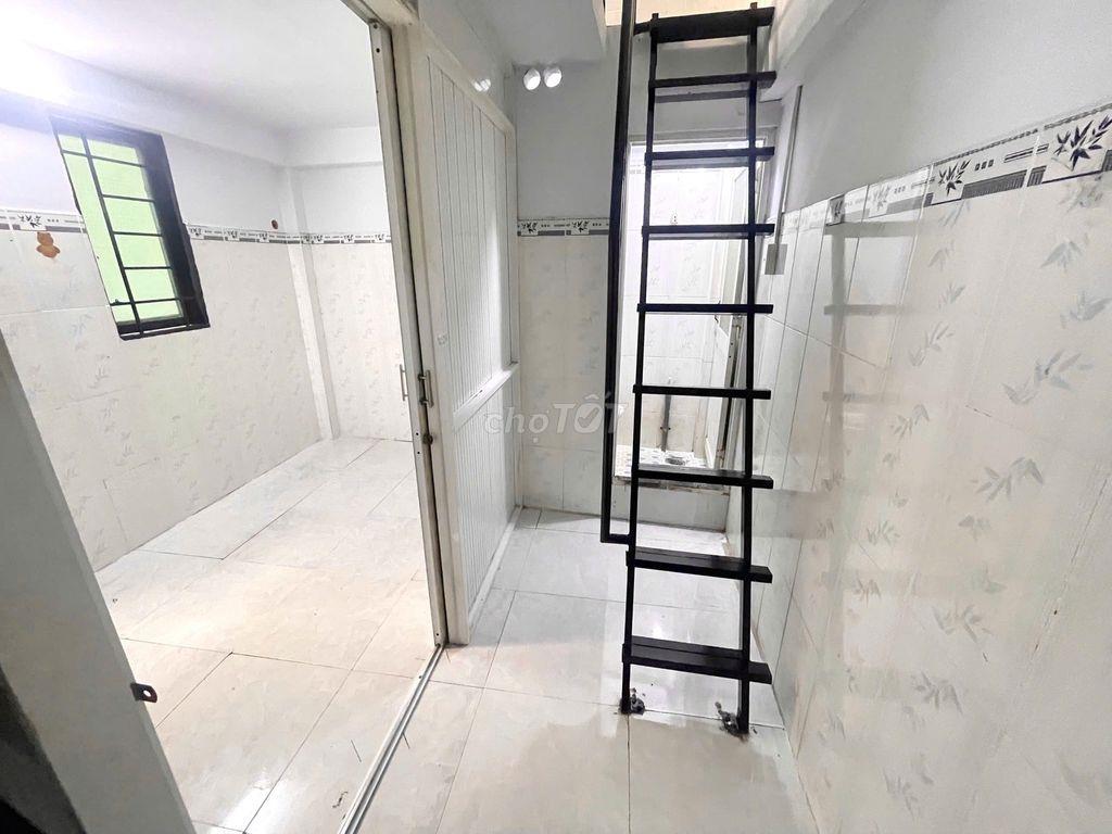 NHÀ NGUYÊN CĂN 1 TRỆT 2 LẦU - 2 BAN CÔNG - 2 NVS