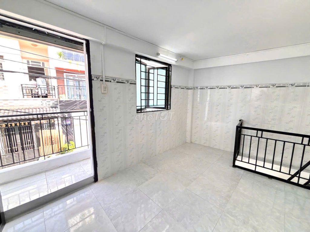 NHÀ NGUYÊN CĂN 1 TRỆT 2 LẦU - 2 BAN CÔNG - 2 NVS
