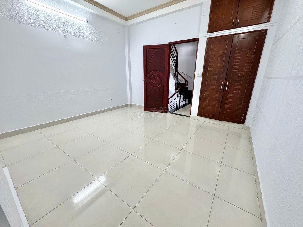 TRỐNG SẴN NHIỀU PHÒNG RỘNG THOÁNG