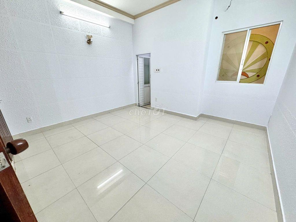 TRỐNG SẴN NHIỀU PHÒNG RỘNG THOÁNG