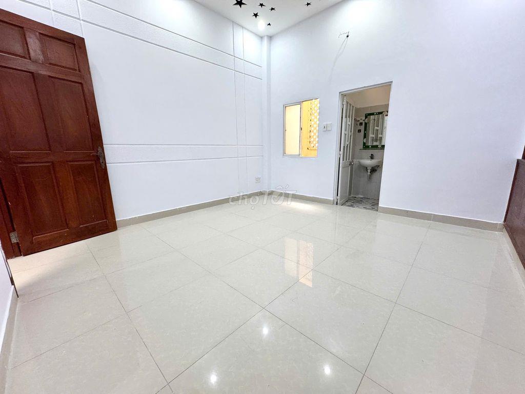 SẴN NHIỀU PHÒNG NỘI THẤT/BAN CÔNG THOÁNG
