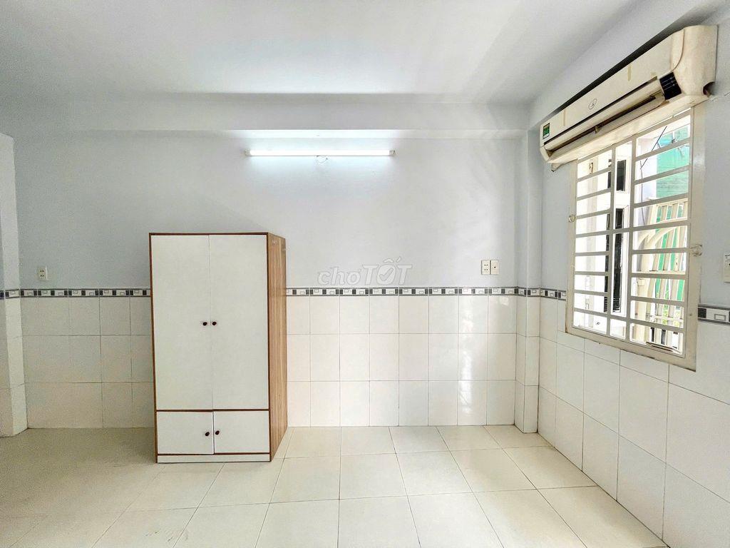 TRỐNG PHÒNG RỘNG MỚI BAN CÔNG/CỬA SỔ THOÁNG