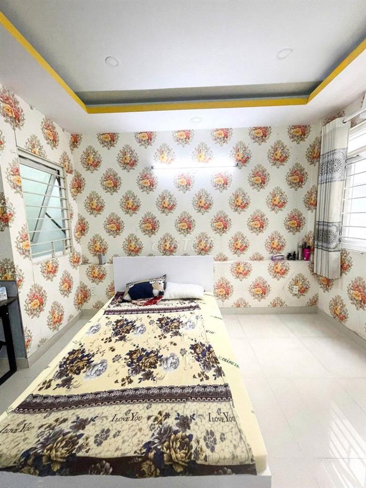 TRỐNG PHÒNG RỘNG MỚI BAN CÔNG/CỬA SỔ THOÁNG