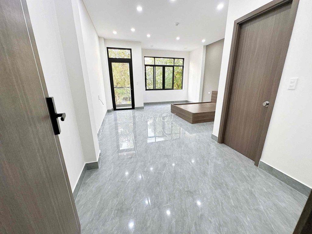 Ban công Tên Lửa, bếp rộng
